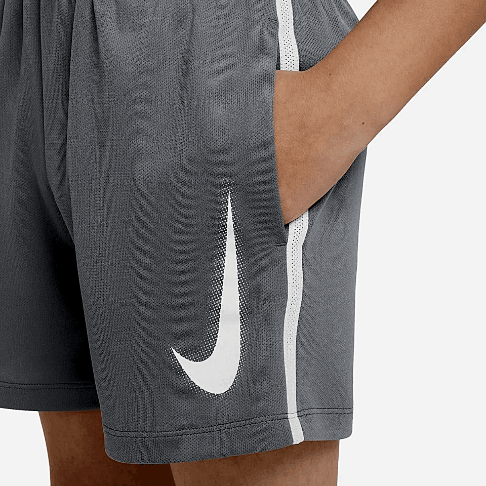 Nike Multi Dri-FIT Grafikli Genç Erkek Çocuk Antrenman Şortu